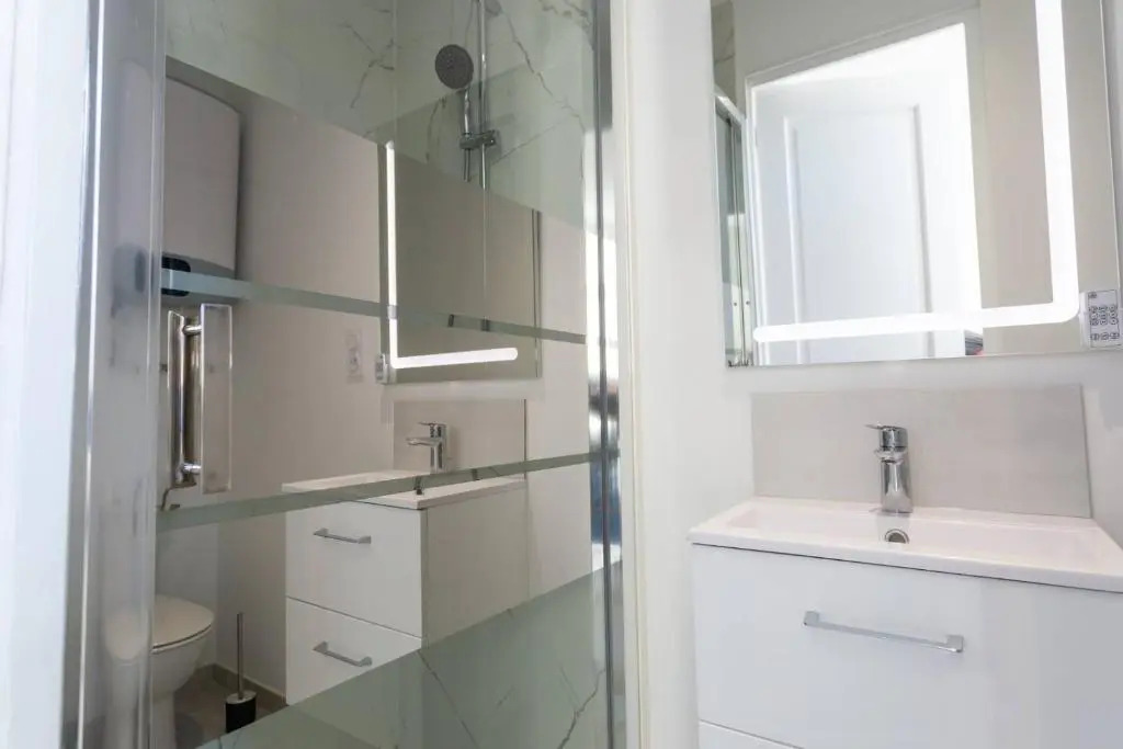 MaxBnb - CLIMATISÉ - Grand Studio 37m2 & terrasse 30m2 - Est