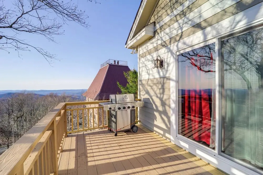 3 Mi Beech Mtn Resort: Cozy Studio w/ Deck & View!