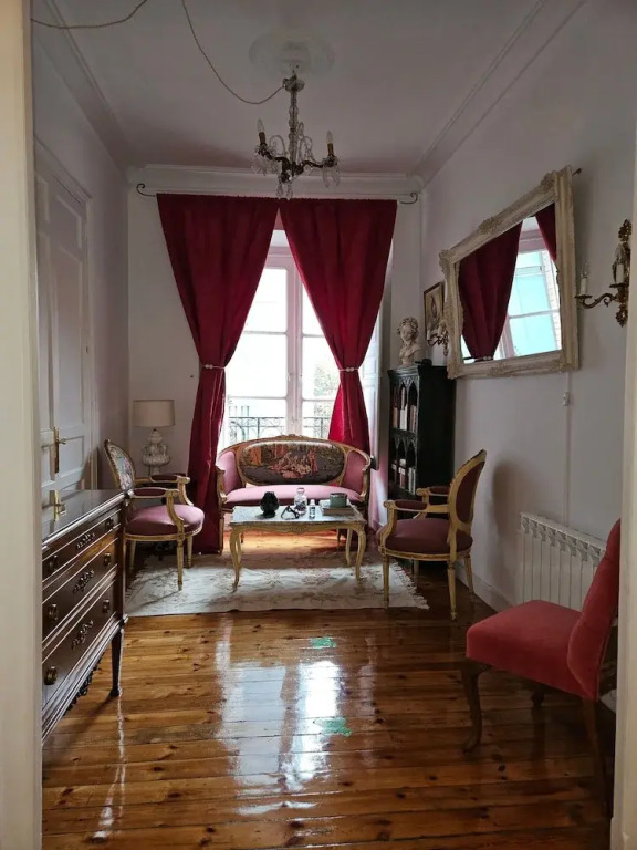 Room in Apartment - Beautiful and Large Room in The City Centre