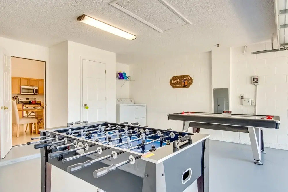 Private Pool, Foosball Table & Air Hockey!!