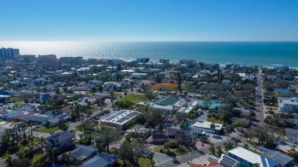 Work Remotely on Indian Rocks Beach - Walk 2 Beach