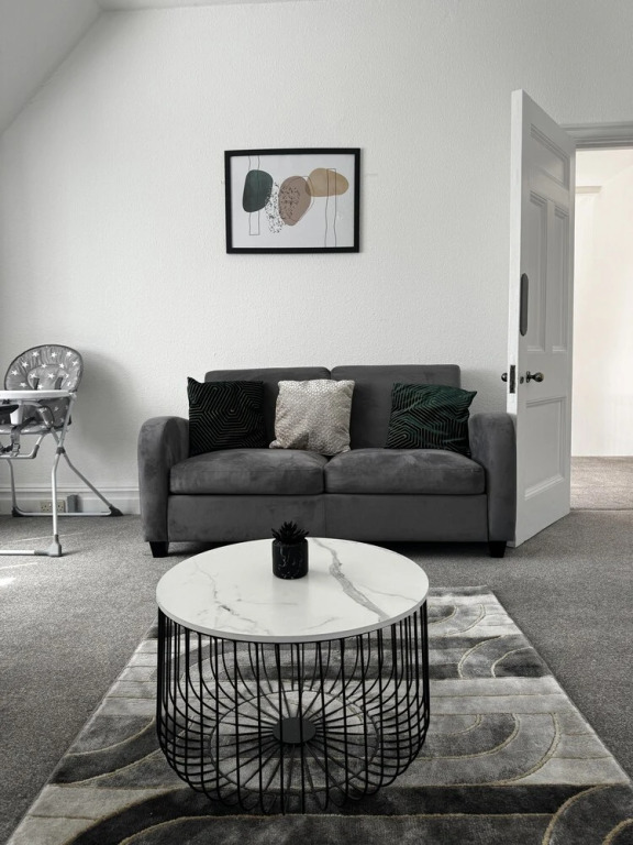 Inviting 2-bed Apartment in Poole
