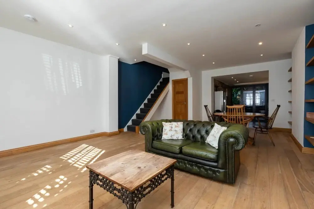 Charming 2 Bedroom House in Angel