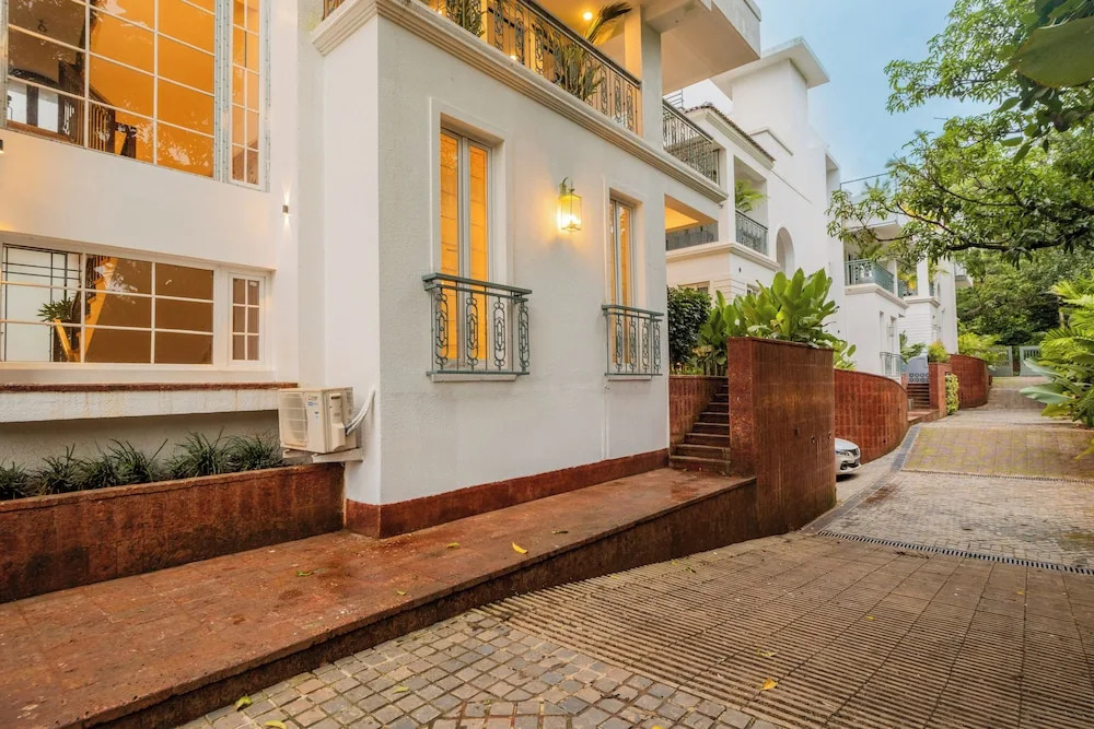 ELIVAAS Purple Coral Luxe 5-BHK Villa