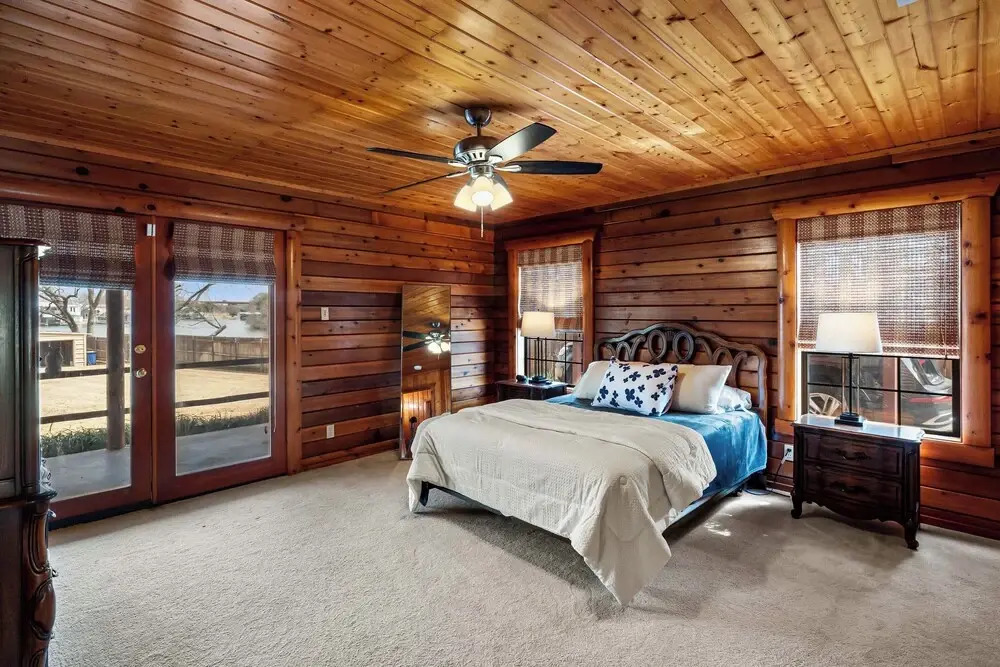 Lakefront Cabin + Guest House Near Granbury Square