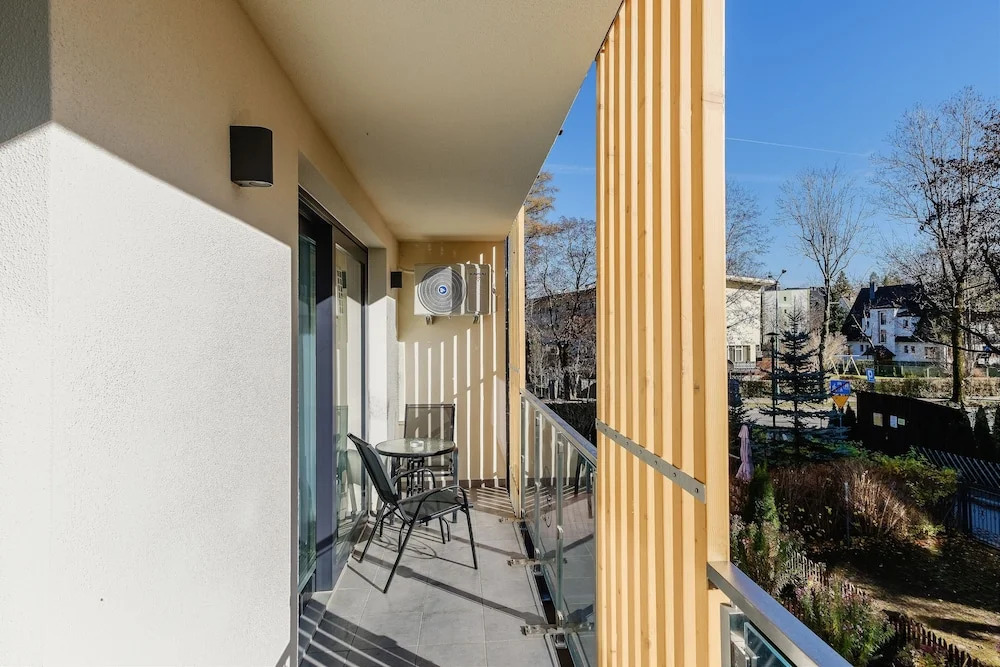 REZYDENCJA ORNAK 5 - stylowe apartamenty z balkonami i jacuzzi, 5 min pieszo do Krupówek, IZBY PODHALAŃSKIE