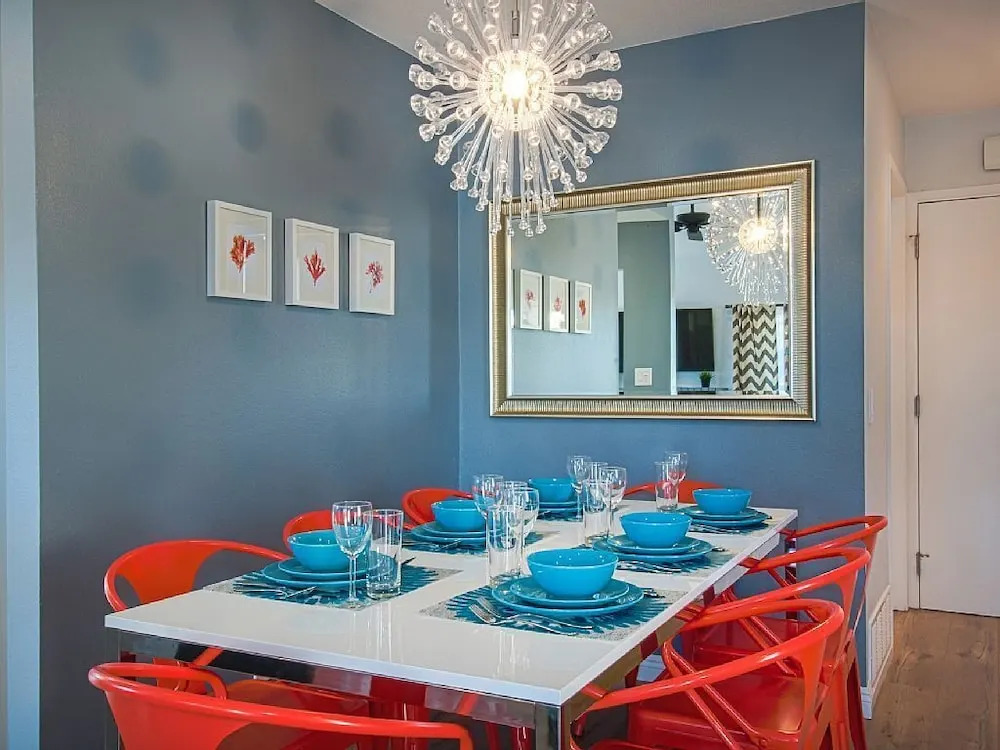 Suite Escapes 7 3 Bedrooms 2.5 Bathrooms Condo