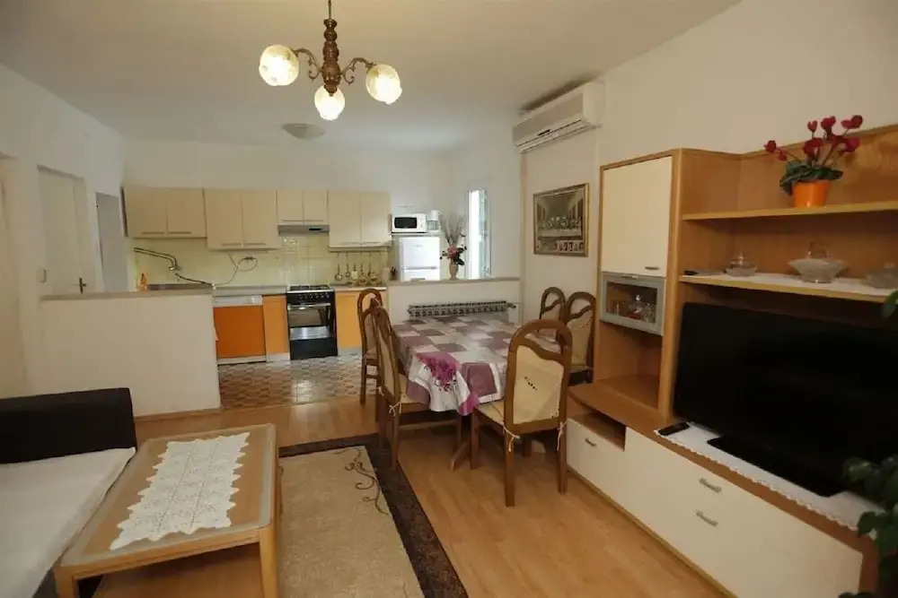 Dina - 3 Bedrooms - A1
