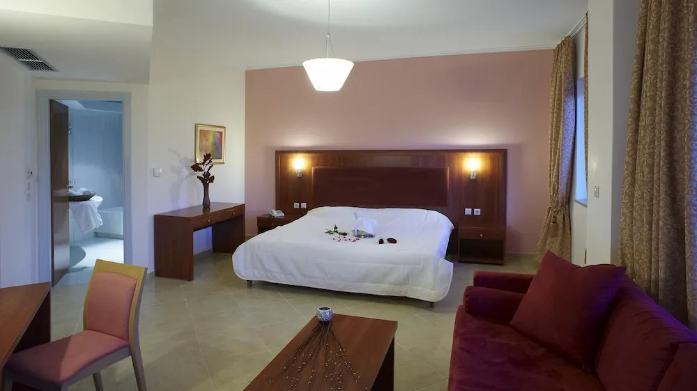 Parnis Palace Hotel