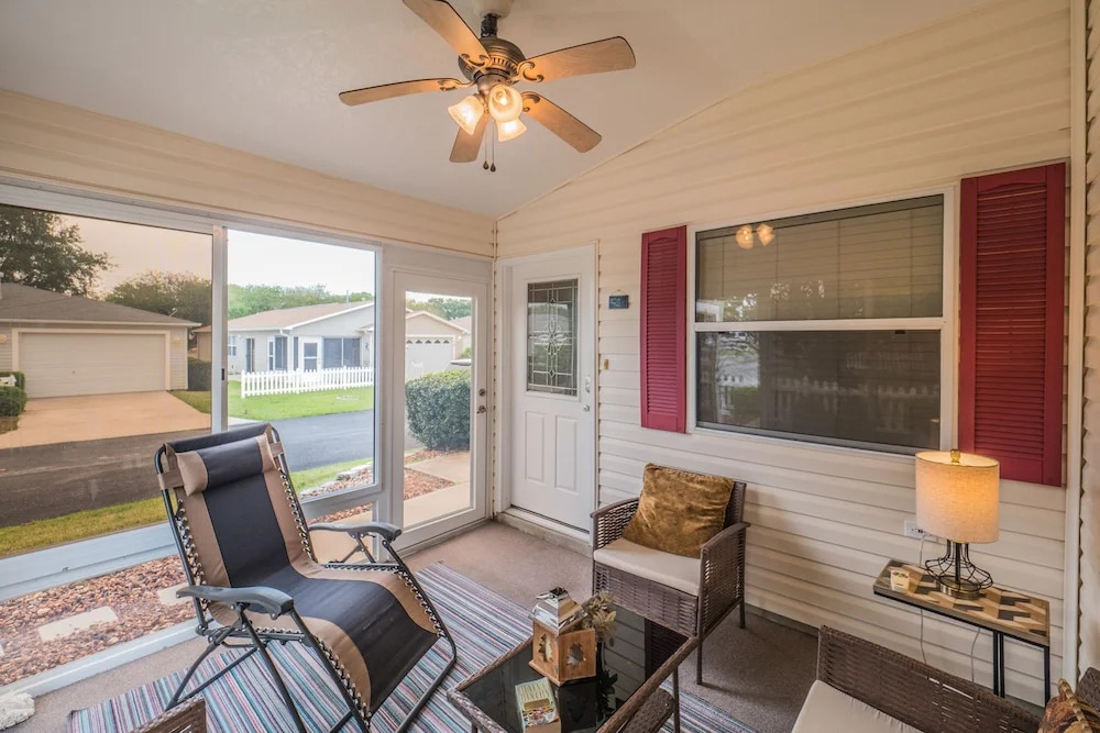 Amelia Avenue 3669 by White Pelican VR