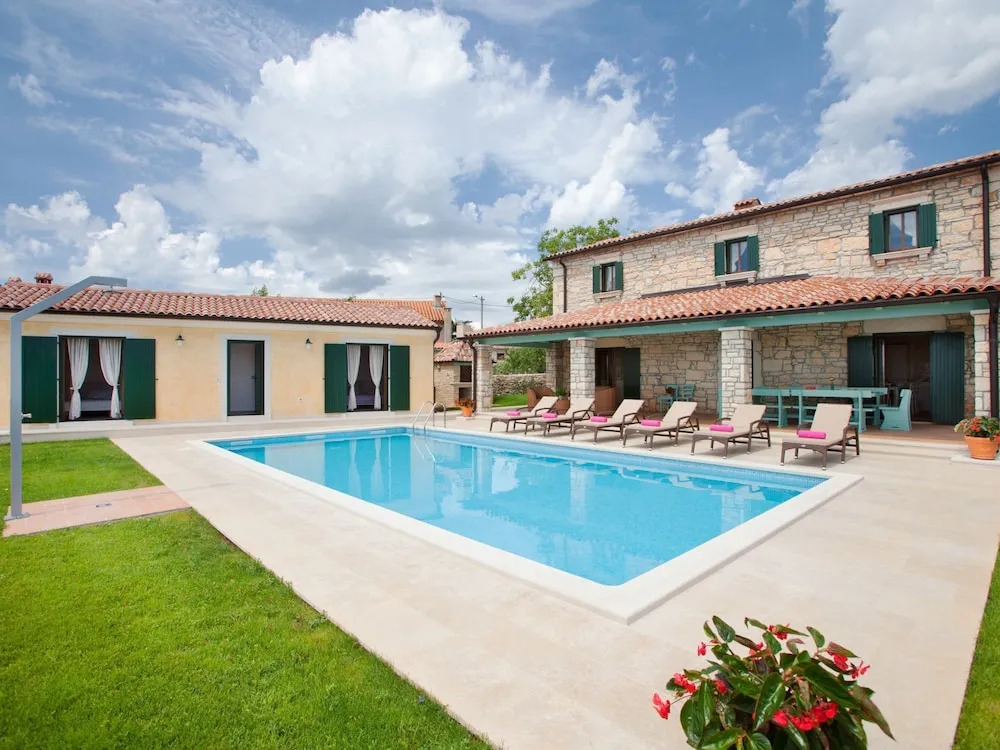 Beautiful Villa in Sveti Lovrec With Barbecue