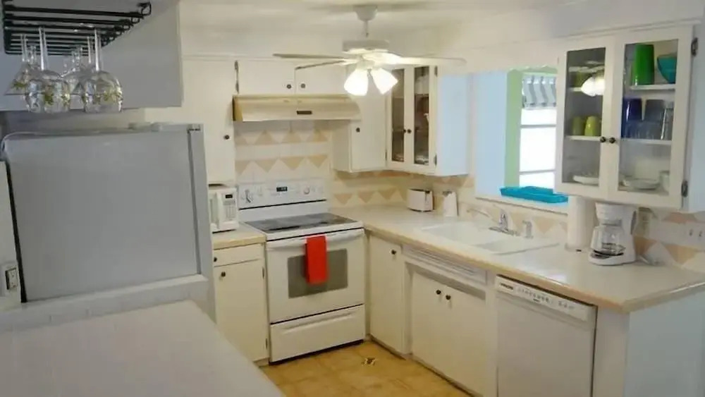 203 22nd St 2 Bedroom Home by Redawning
