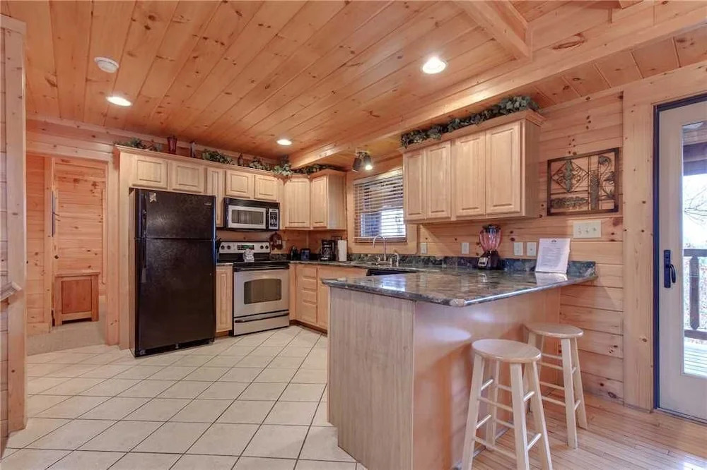 Destinys Lodge - Five Bedroom Cabin