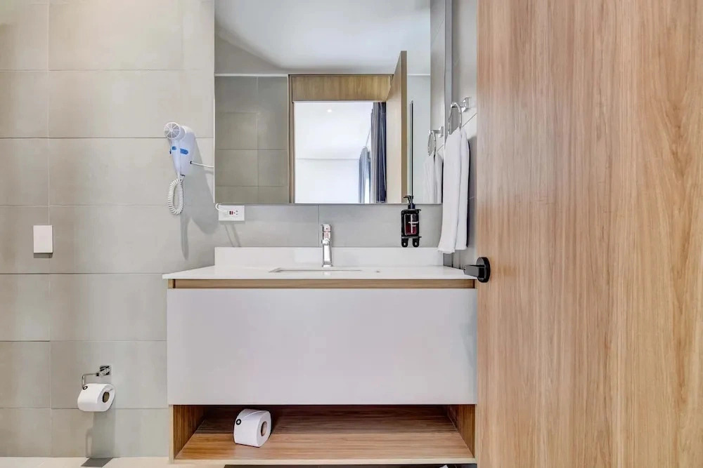 w Dazzling Loft w Balcony in Santa B Rbara