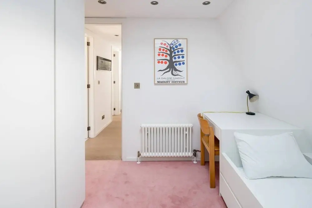 Airy and Bright 4 bed house near Hyde Park