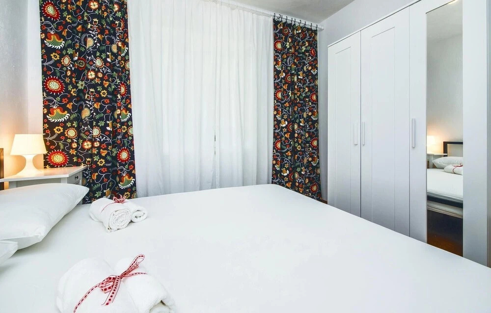 Awesome Apartment in Postira With 5 Bedrooms and Wifi