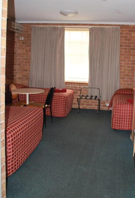 Town and Country Motor Inn