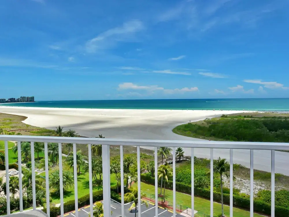Stylish Beachfront Condo With Pool and Ocean Views