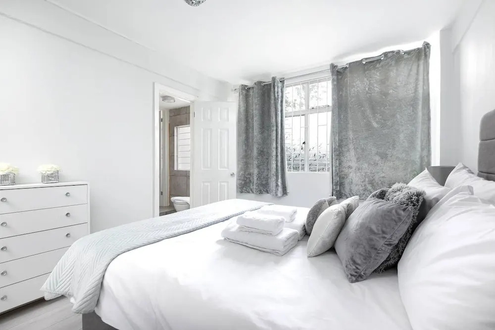 Shepherd's Bush Flat near Westfield