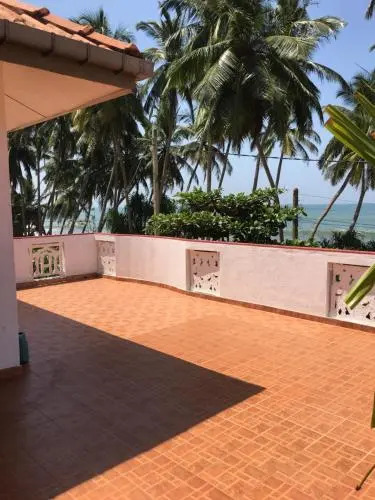 Petter's Beach Inn
