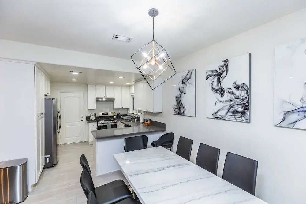 Elegant Pasadena Retreat Prime Comfort Awaits