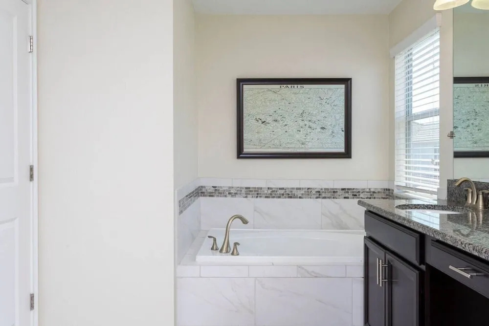 Modern 5BR Oasis Near Disney - Pvt Pool - 4712sl