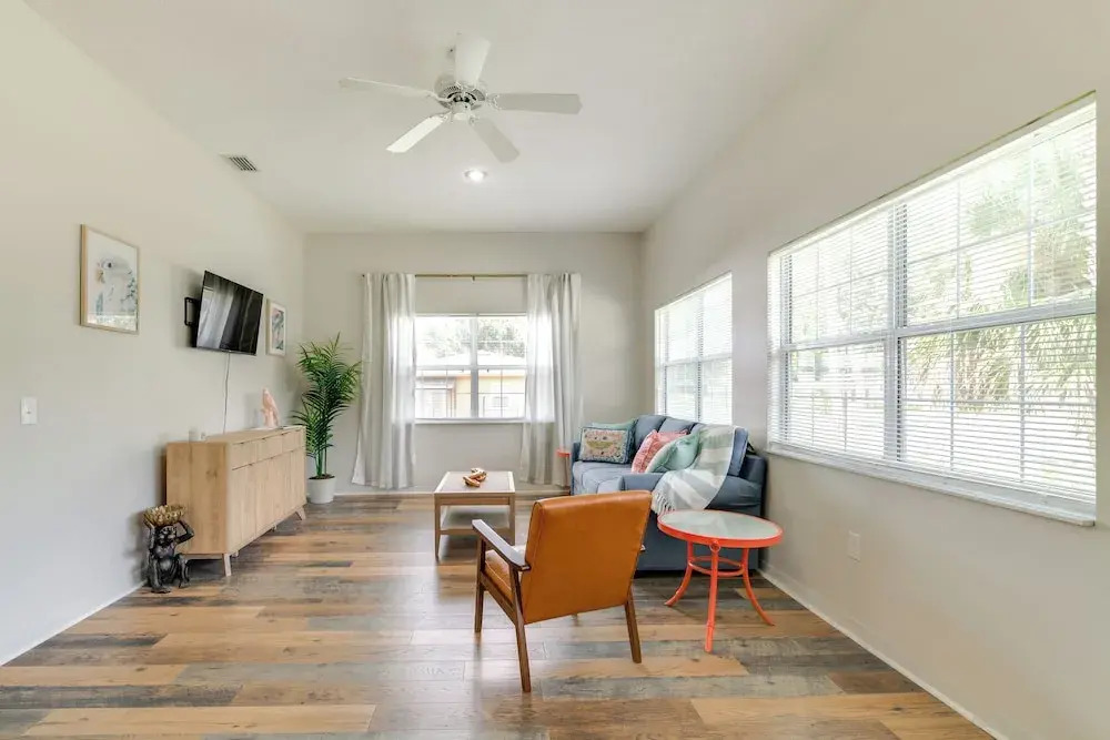 Explore Dtwn Crystal River: Walkable Duplex Unit