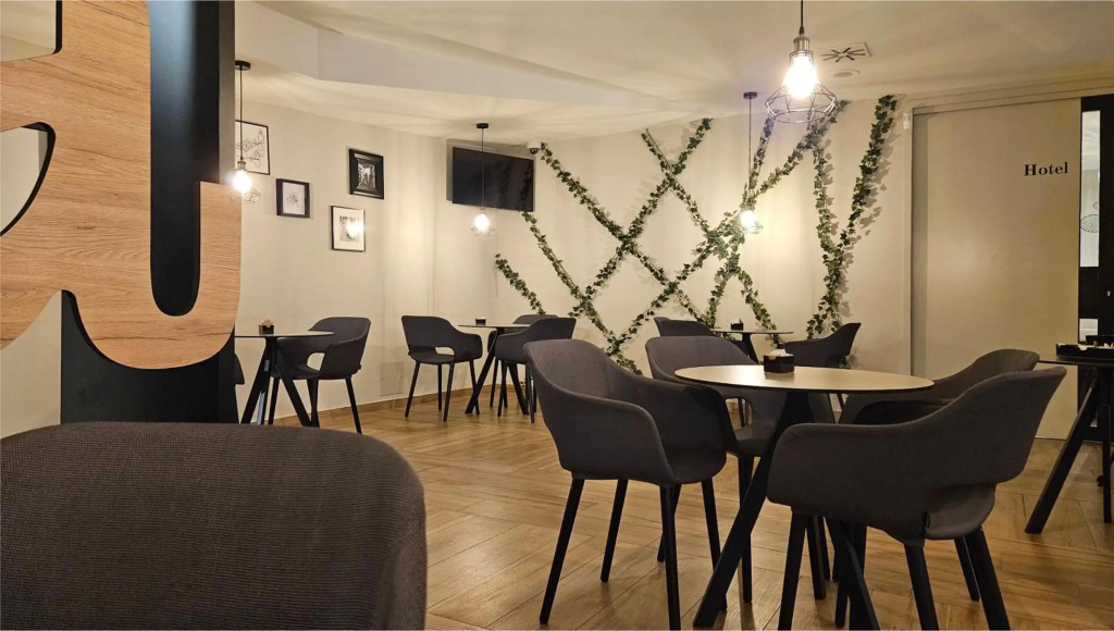 Lipa, Hotel & Bistro