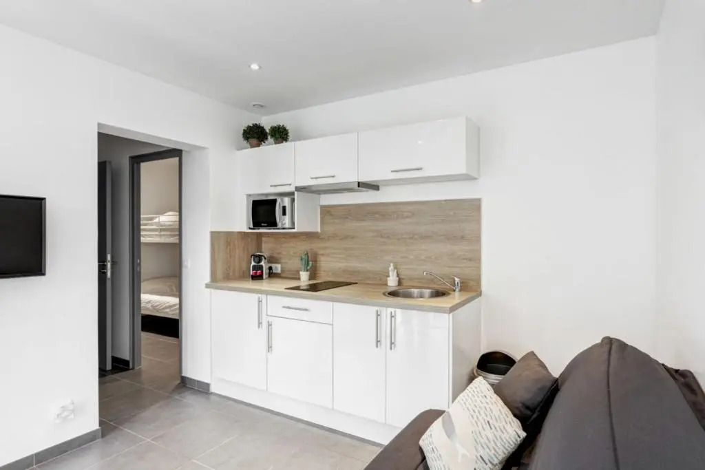 Nice AC studio with large terrace feet in the water in Cavalaire - Welkeys