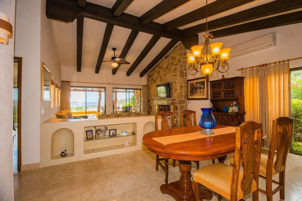 Walk to Cabo Marina & Downtown: Villa Mira Flores