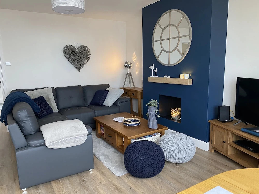 Worthing Beach 180 - 2 bed Seafront With Parking