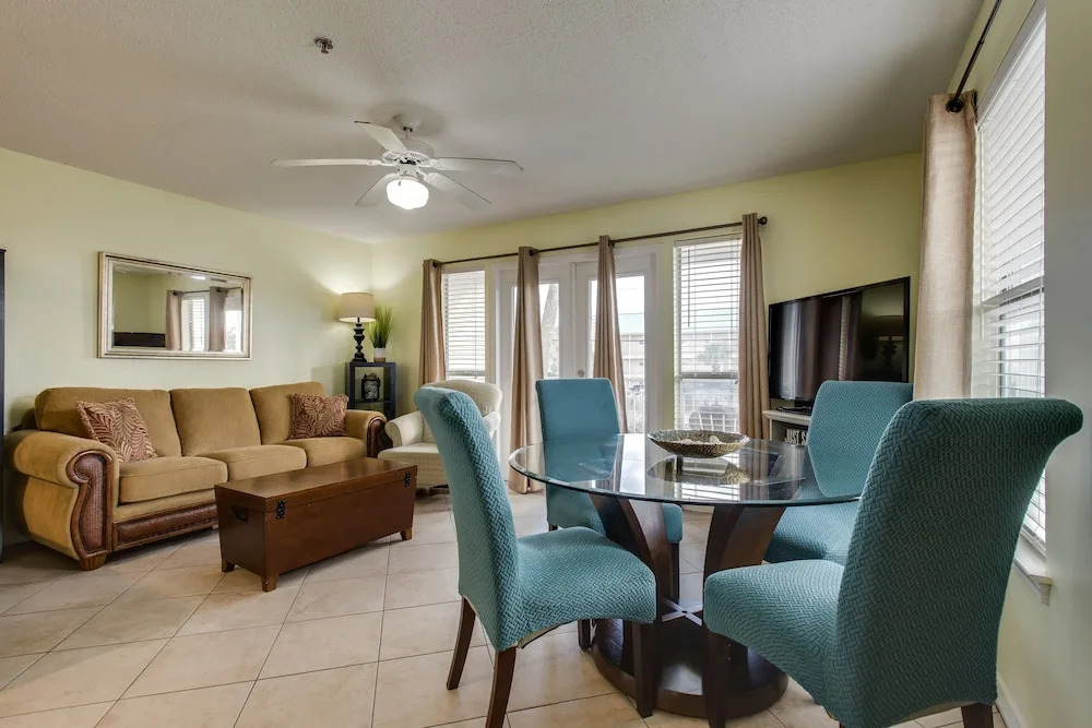 Grand Caribbean West 215 1 Bedroom Condo by Redawning
