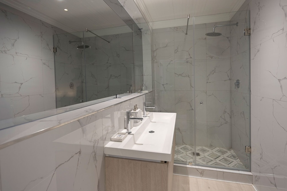 Clifton YOLO Spaces - Clifton Petite Villa