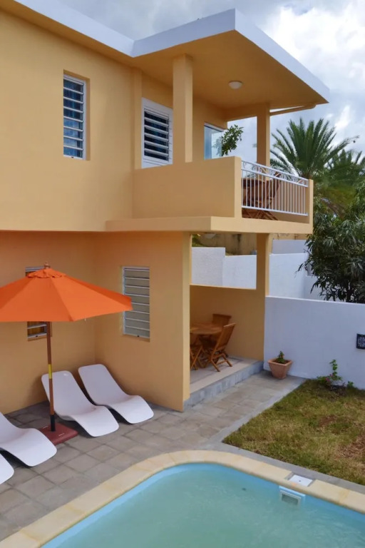 Studio in Black River, With Shared Pool, Enclosed Garden and Wifi - 1 km From the Beach