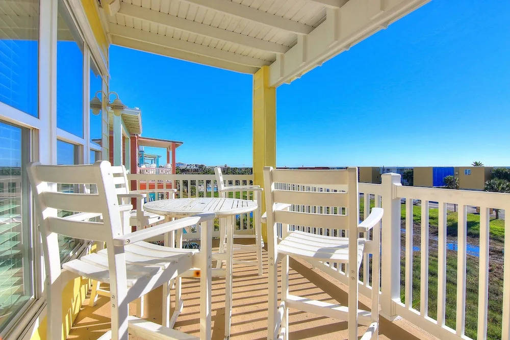 Ruby Redbird Roost
