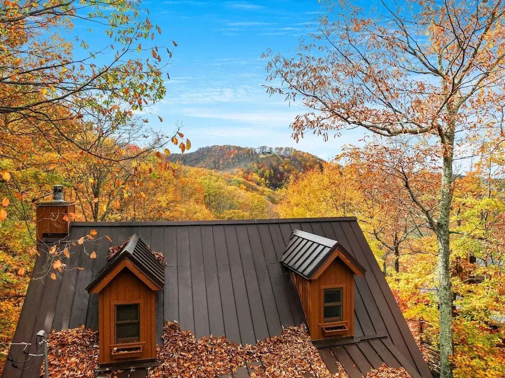Cherokee Winds 2 Bedroom Cabin by RedAwning