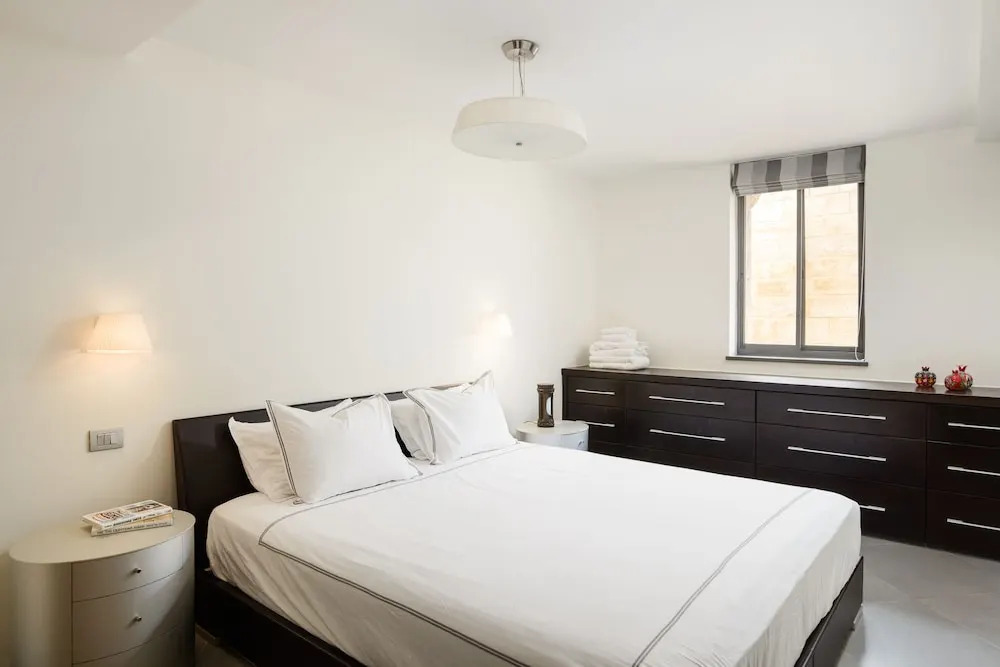 Luxury Duplex with Rooftop by FeelHome