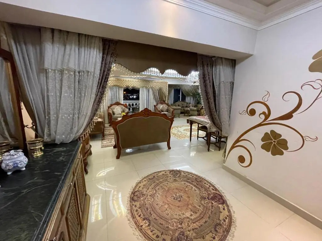 شقة مطلة علي قناة السويس701