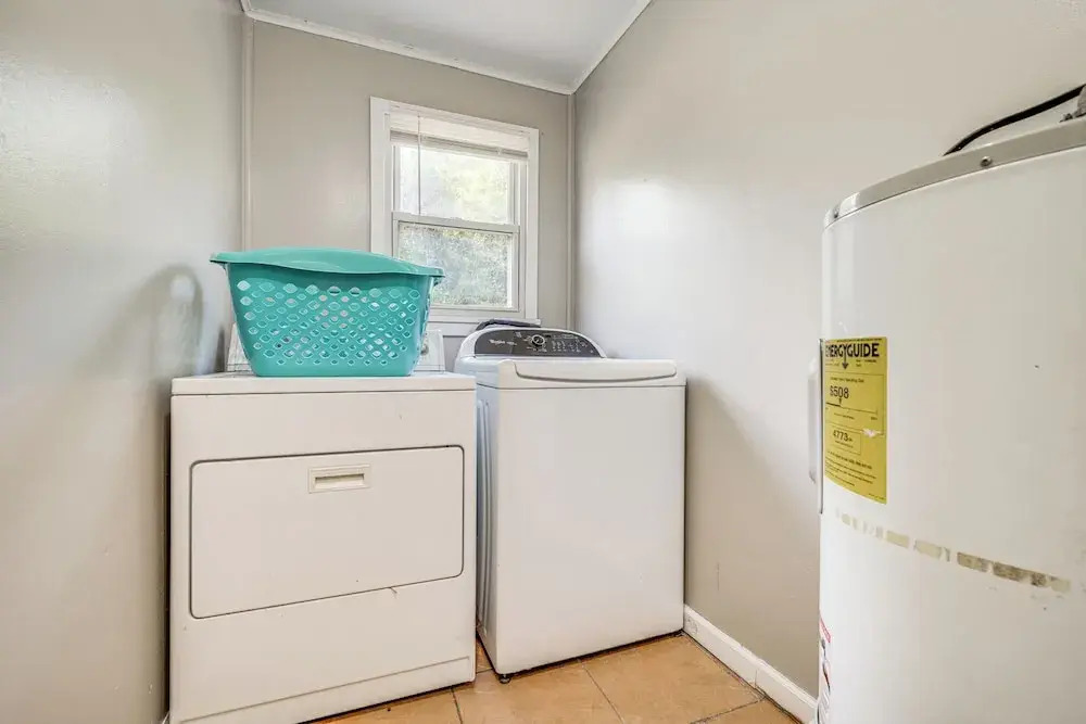 1 Mi to Robins Afb: Family-friendly Home!