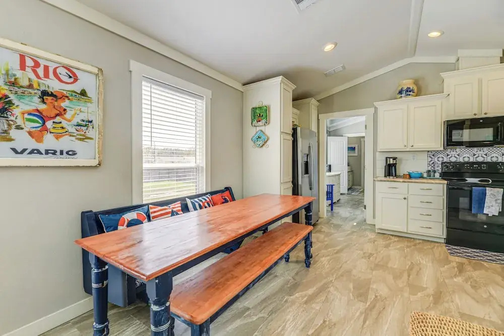 2 Blocks From Aransas Bay: Family Home w/ Patio!