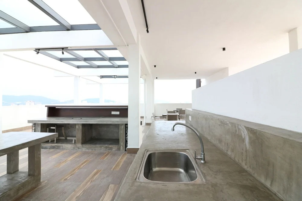 Victoria Home Sentrio Suites