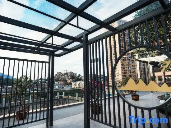 New Bridge United Hotel