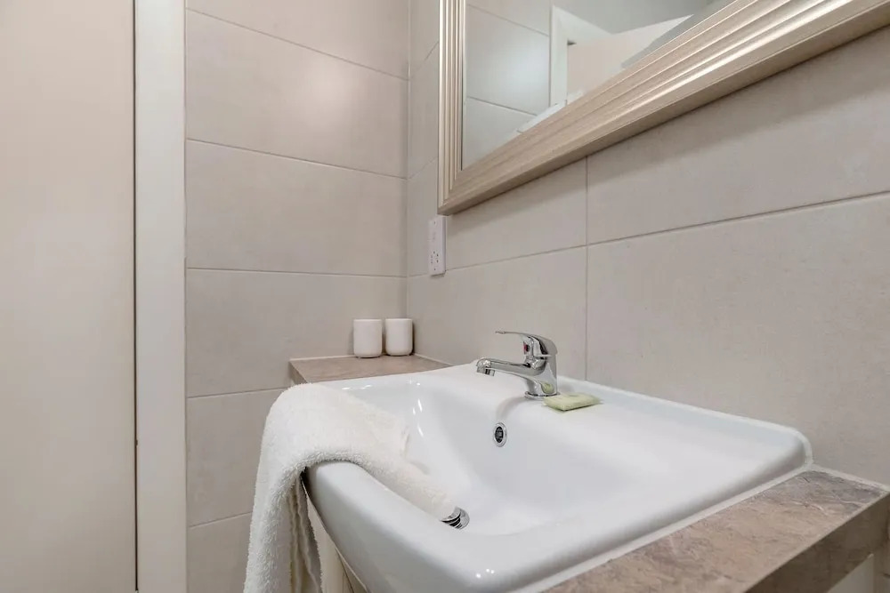 Stunning Newly Refurbished Apt With Private Entrance