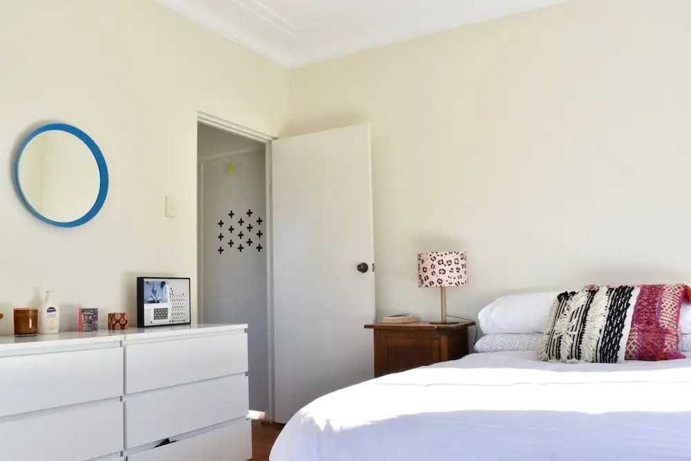 Bright Artist Apartment in Maroubra