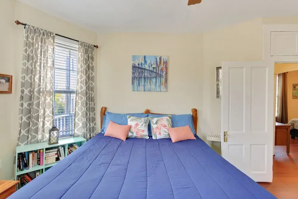 Fuller House Just 3 Blocks To Beach 3 Bedroom Home by Redawning