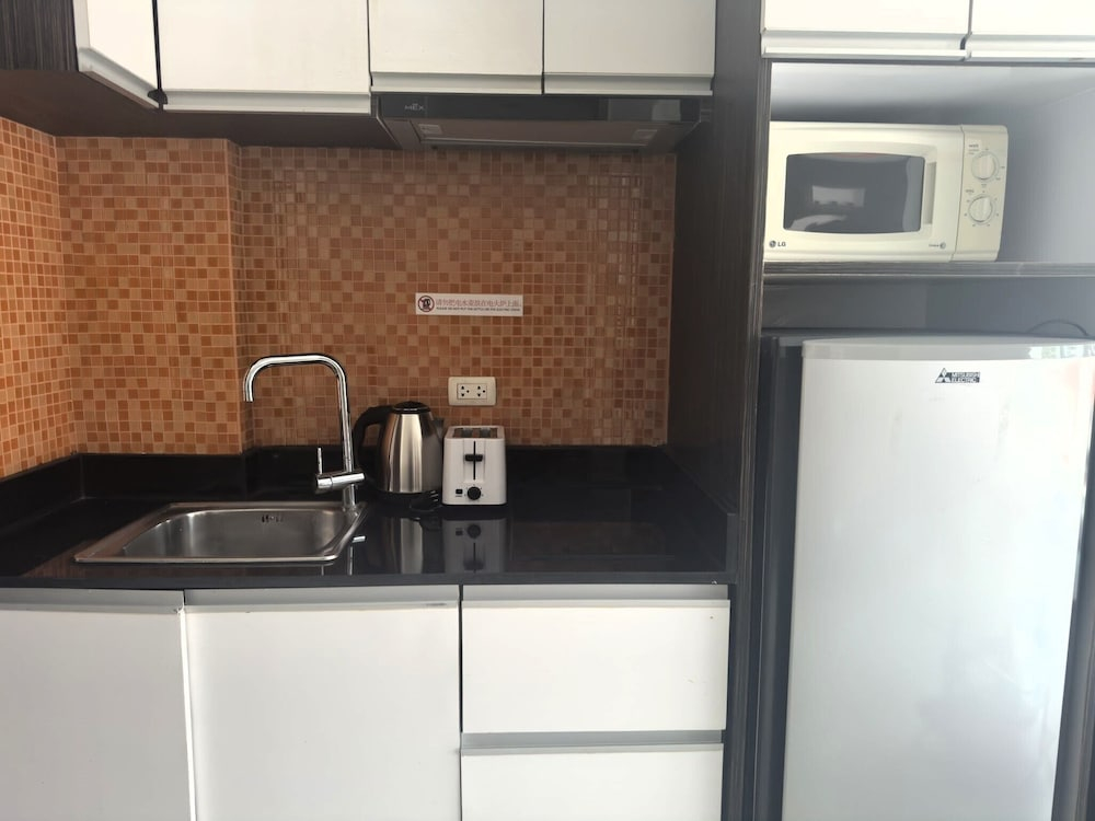 Pool-view Studio With Balcony - New Nordic VIP 4, Pratumnak