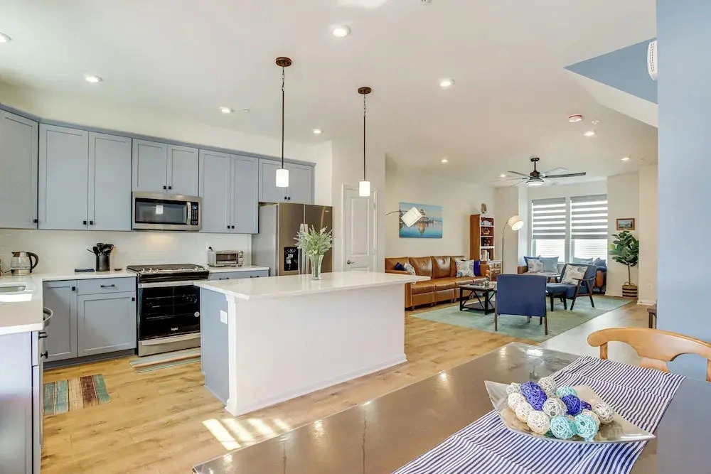 Walk to Dtwn: Waterfront Eastern Shore Townhome