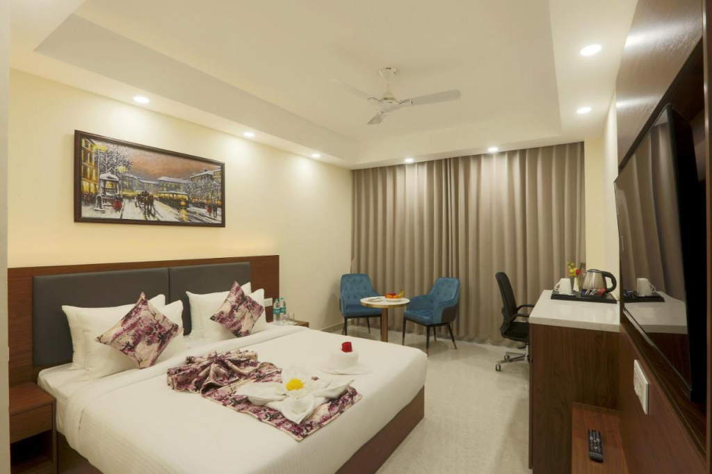 Hotel Luxe Opera NH8 - 7km from IGI Airport Delhi