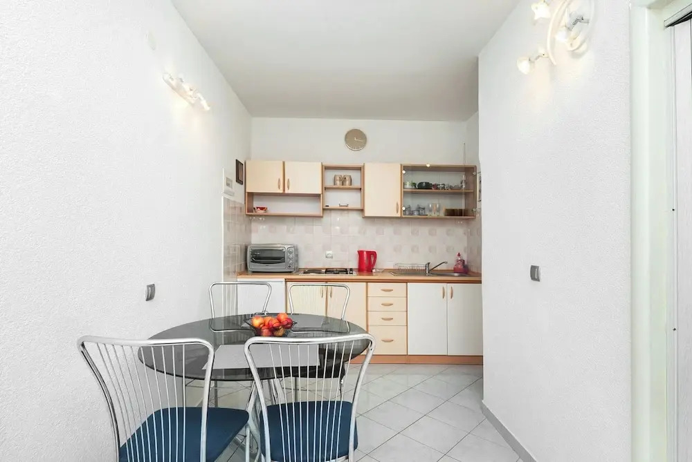 Apartment and Rooms Radojka