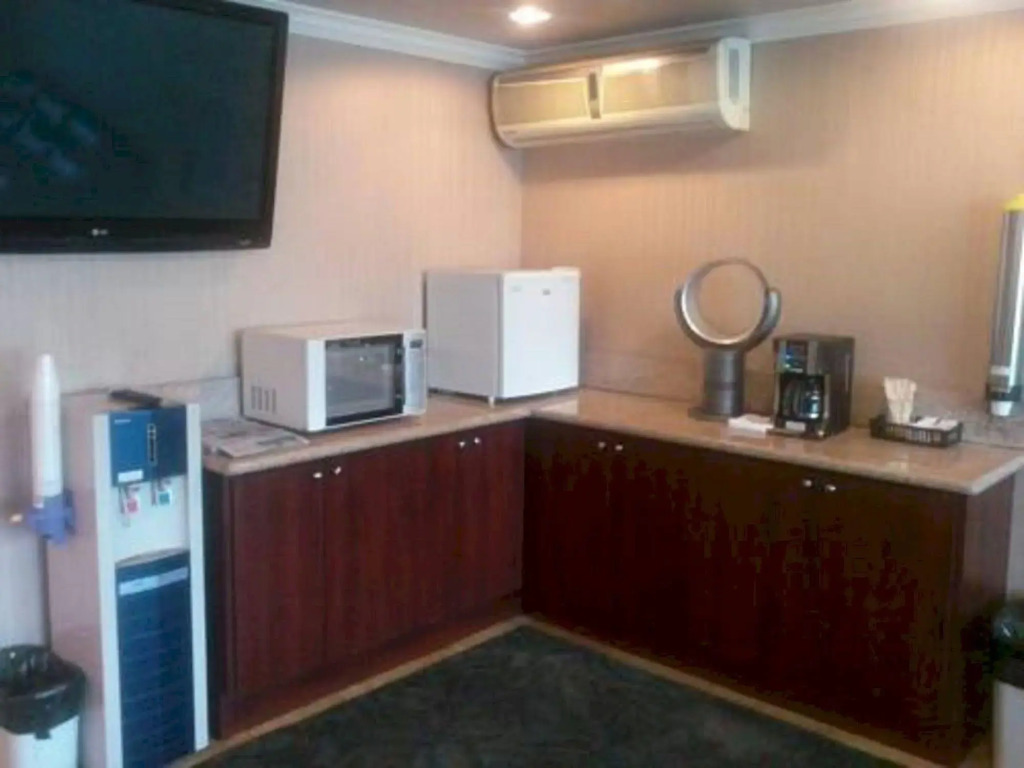 Hometel Suites